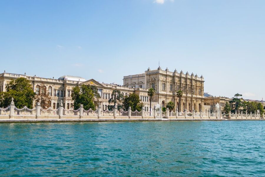 Istanbul: Bosphorus Yacht Cruise with Stopover on Asian Side - Üsküdar and Maiden’s Tower: ending with a skyline you’ll remember
