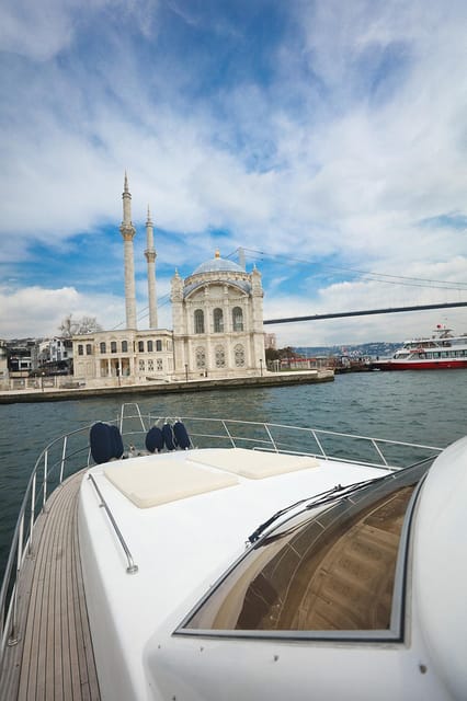 Istanbul: Luxury Yacht Tour at Sunset w Snacks - Snacks, cookies, tea, and the little extras that keep you happy