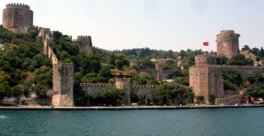 Istanbul: Private Bosphorus Cruise By Luxury Yacht - Dolmabahçe and Ortaköy: palaces and mosques in the same frame