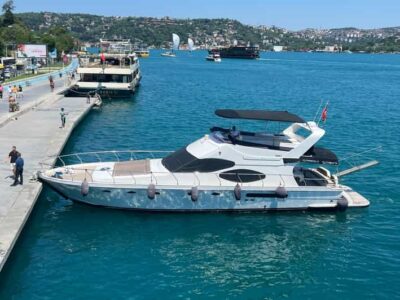 Istanbul: Private Bosphorus Strait Sightseeing Yacht Cruise - Europe on One Side, Asia on the Other