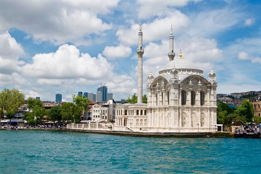 Istanbul: Private Bosphorus Strait Sightseeing Yacht Cruise - Anadolu Fortress and Beylerbeyi Palace: The Asian Side’s Signature Views