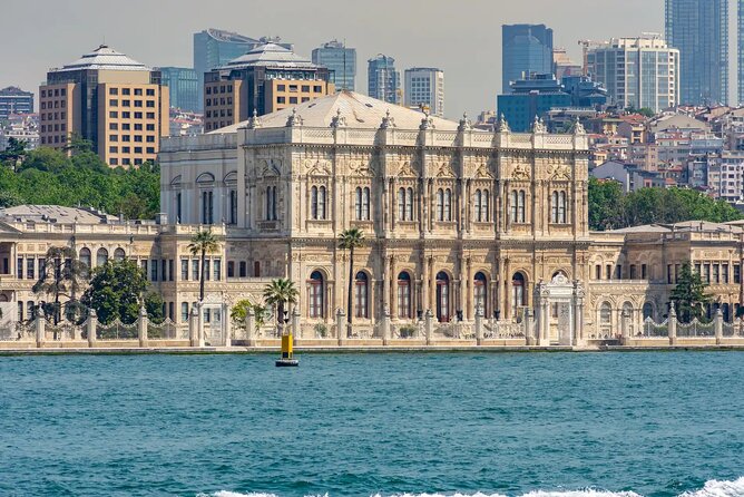 Istanbul Private Luxury Yacht on Bosphorus - Maiden Tower Photo Moment: How to Make It Work