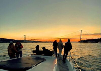 Istanbul: Small-Group Luxury Yacht Sunset Cruise w/ Snacks - Meeting at İBB Karaköy Sahil Parkı (and avoiding taxi headaches)