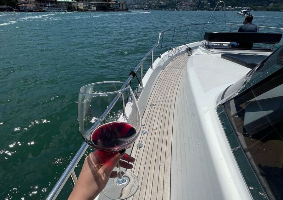 Istanbul: Small-Group Luxury Yacht Sunset Cruise w/ Snacks - Snacks, mini pizza, baklava, fruit, tea, and coffee