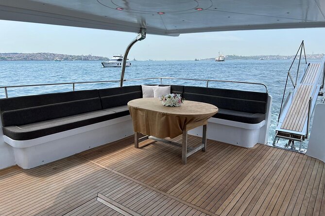 Istanbul: Small-Group Yacht Cruise with Snacks, Sunset or Daytime - Audio guide in 6 languages: the quiet way to learn
