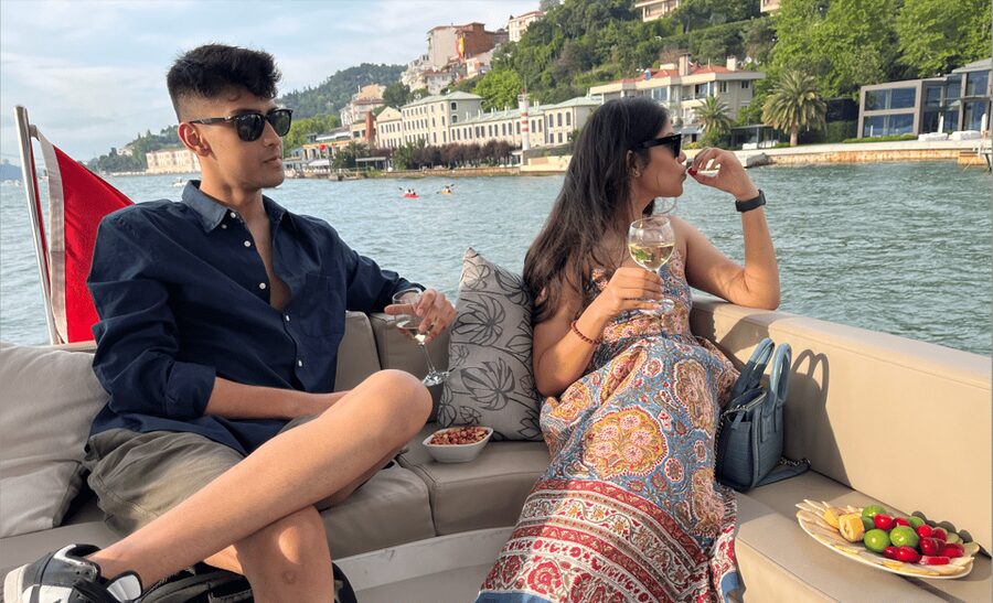Istanbul: Small Group Yacht Tour with Unlimited Wine - Crossing toward Asia: Beylerbeyi, mansions, and the Maiden’s Tower skyline