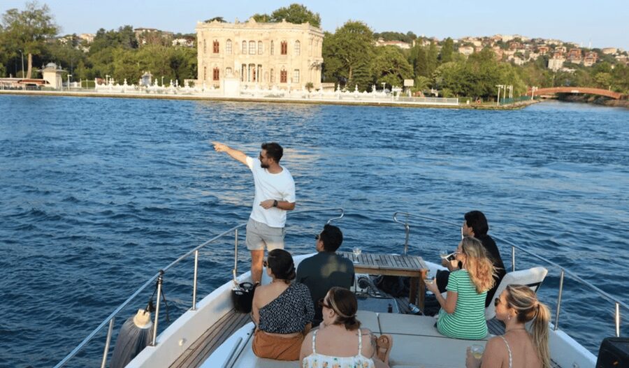 Istanbul: Small Group Yacht Tour with Unlimited Wine - Timing: why sunset cruises often feel like the best use of your evening