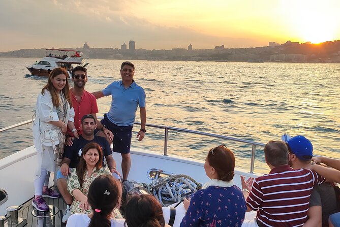 Istanbul Sunset Cruise on Luxury Yacht - Guided Group Cruise - Asian-side icons: Beylerbeyi Palace, Üsküdar, and Maiden’s Tower
