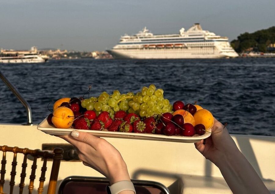 Istanbul: Sunset or Day Small-Group Yacht Cruise with Snacks - Kuleli and Beylerbeyi: the stretch that feels less touristy