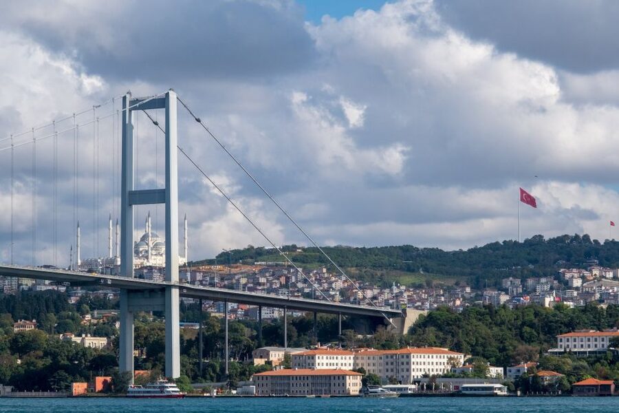 Istanbul: Sunset or Day Small-Group Yacht Cruise with Snacks - Maiden’s Tower at golden-hour range: why it matters