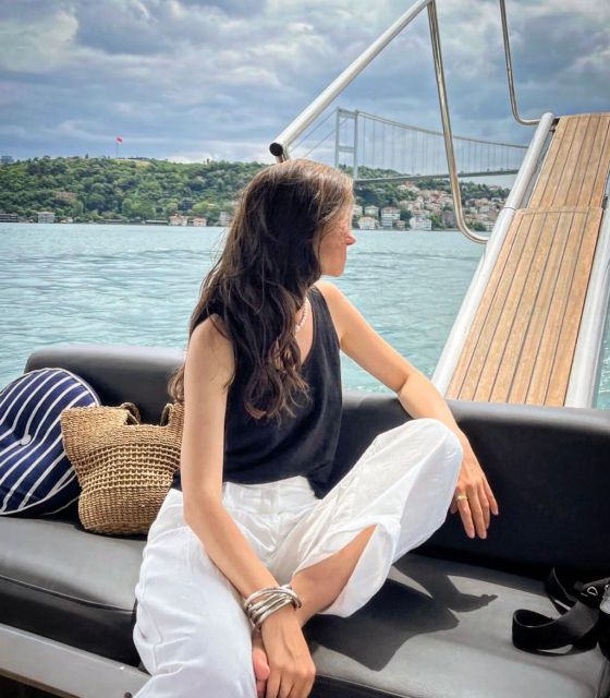 Istanbul: Sunset or Day Small-Group Yacht Cruise with Snacks - Snacks, tea, coffee, and that mini pizza moment
