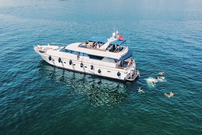 Istanbul Sunset Yacht Cruise on the Bosphorus with Transfers - Küçüksu Pavilion and Beylerbeyi Palace: waterfront elegance on the Asian shore