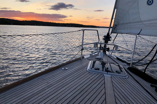 JFarwell Sunset Wine and Cheese Yacht Sailing - Quick Tips for a Smooth Evening (and Fewer Regrets)