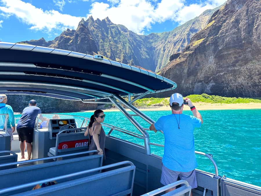 Kauai: Na Pali Coast Deluxe Power Catamaran Tour - Getting in the water without turning it into a production