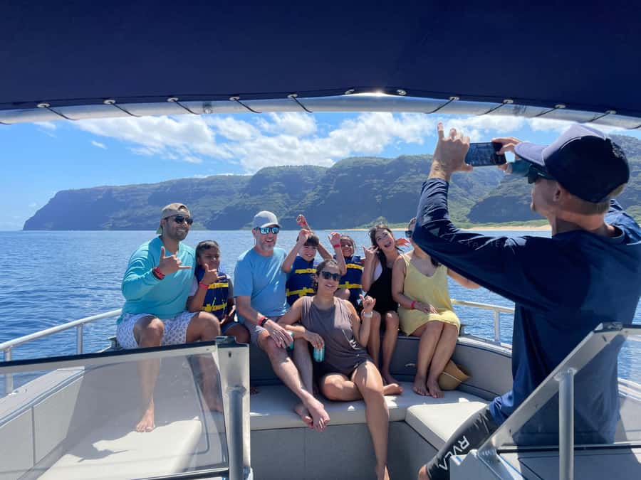 Kauai: Na Pali Coast Deluxe Power Catamaran Tour - Wildlife moments and the “tight caves” skill factor
