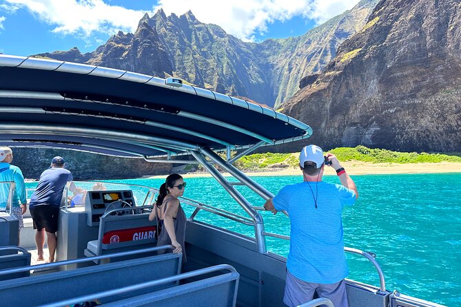 Kauai: Na Pali Coast Power Catamaran - Why this boat hits the Na Pali Coast hardest