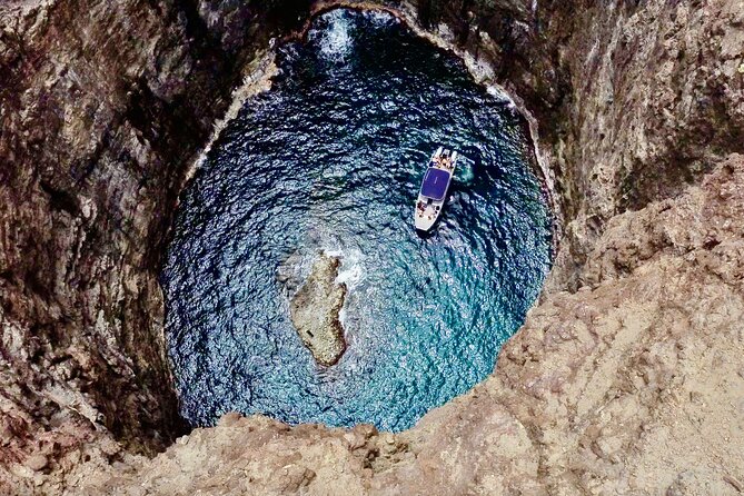 Kauai: Na Pali Coast Power Catamaran - Sea caves, dolphins, turtles, and whales: what you should realistically hope for