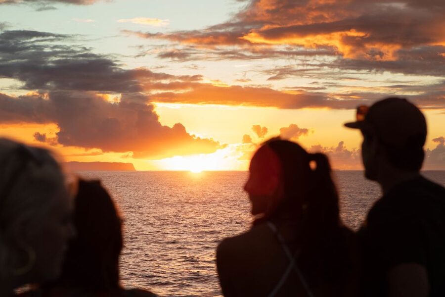 Kauai: Napali Coast Sunset Sailboat Tour with Dinner - The 4.5-hour cruise along the Na Pali Coast: how the day flows