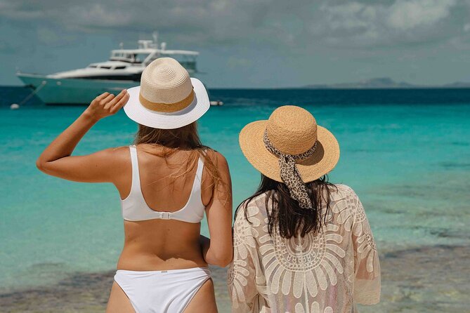 Klein Curacao Superyacht and Beach house - Klein’s beach house setup: sand time, swing bar, and breathing room