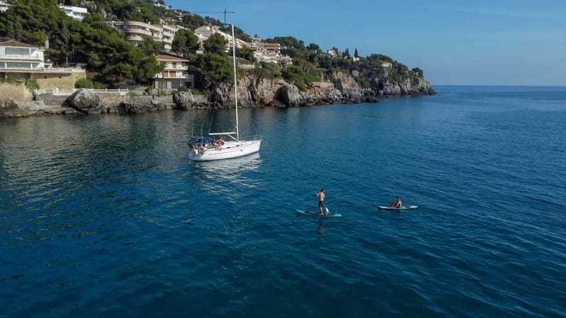La Herradura: Sailing with a view of dolphins - Onboard atmosphere: what music, drinks, and the crew add