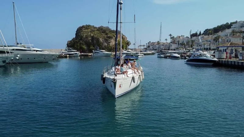La Herradura: Sailing with a view of dolphins - Who this sailing trip fits best