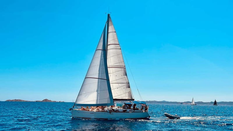 La Maddalena Arcipelago: Sailing boat tour with lunch - Lunch on board: why it changes the value math