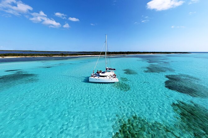 Lagoon 39ft Private Catamaran 5hr - El Cielo Full Experience - Crew service: the difference between a boat ride and a real charter