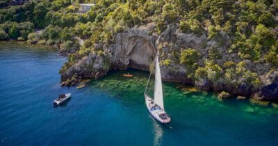 Lake Taupo: Classical Sailing to the Māori Rock Carvings - Fearless on deck: classic charm, real comfort, and hands-on sailing