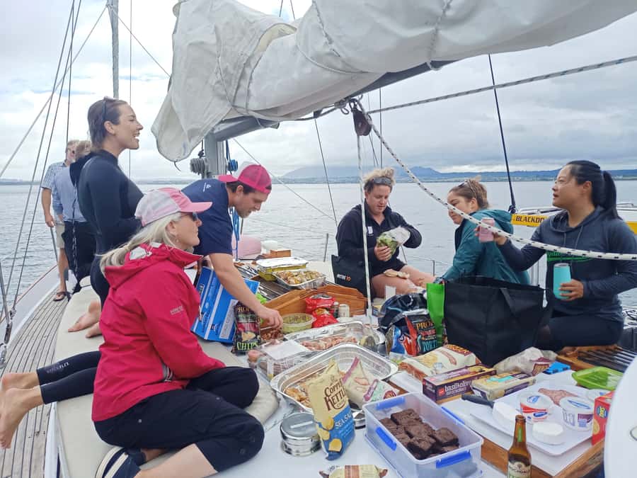 Lake Taupo: Sailboat Trip to the Maori Rock Carvings - Drinks, blankets, and what $35 really buys you