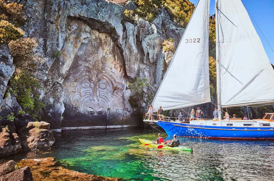 Lake Taupo: Sailboat Trip to the Maori Rock Carvings - Meeting point, shoes, and what to wear in Taupō weather