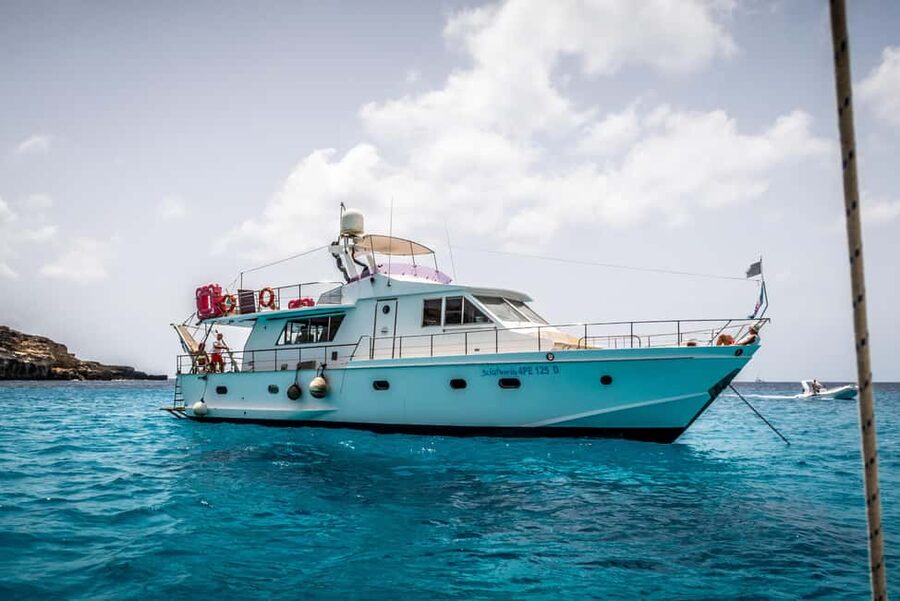 Lampedusa: Yacht excursion, swimming stops and typical lunch - Isola dei conigli (Rabbit Island): Long Swim Time With Great Views