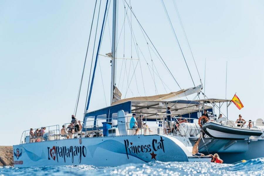 Lanzarote: Day Trip to the Papagayo Beaches by Catamaran - Getting to the catamaran: Puerto del Carmen Harbour timing that matters