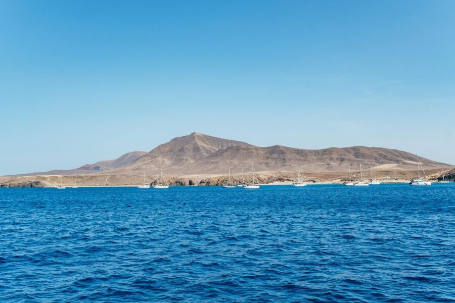 Lanzarote: Day Trip to the Papagayo Beaches by Catamaran - The sail down the coast: what you’ll notice in the first hour