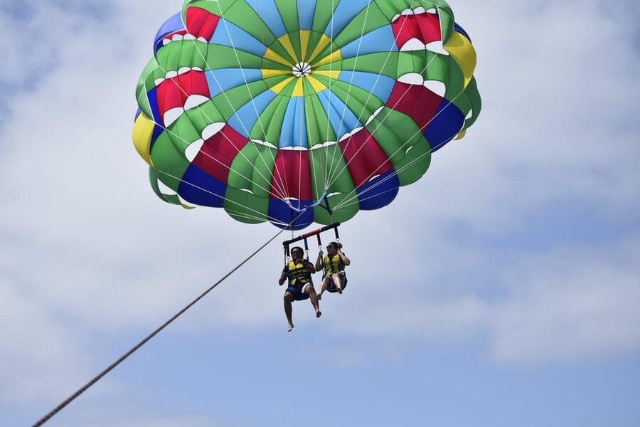 Lanzarote: Parasailing Adventure in Puerto del Carmen - Who should book this parasailing in Puerto del Carmen