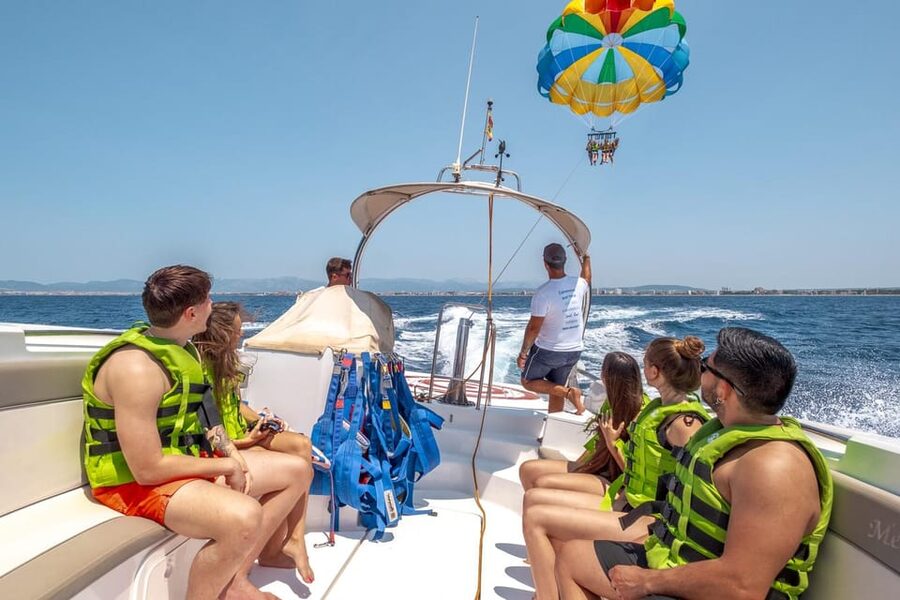 Lanzarote: Parasailing Adventure in Puerto del Carmen - Floating above Puerto del Carmen: what this parasailing is really like