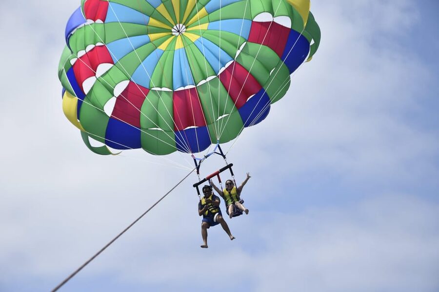 Lanzarote: Parasailing Adventure in Puerto del Carmen - The flight: 100+ meters up, and what you’ll see