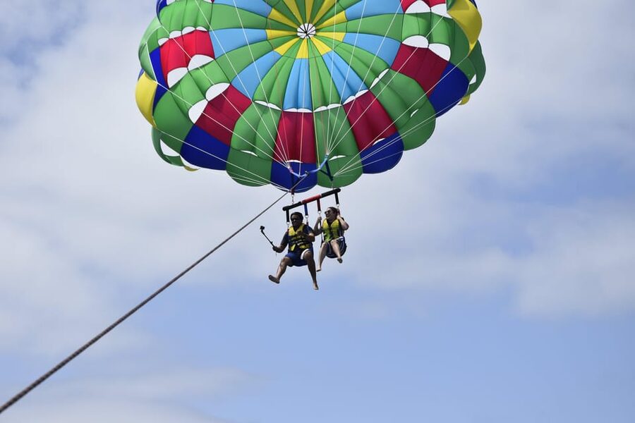 Lanzarote: Parasailing Adventure in Puerto del Carmen - Photos and souvenirs: the part people forget to plan for