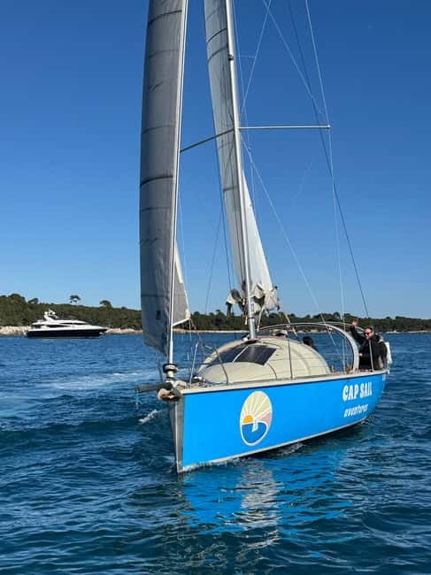 Lérins Islands Sailing Discovery, snorkeling and paddle SUP - On-board comfort: space, bathroom access, gear, and music