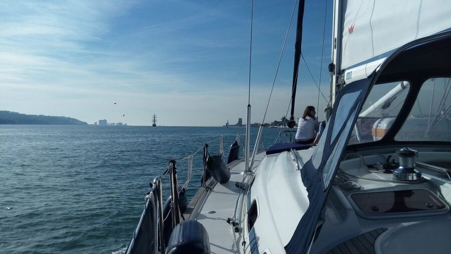 Lisbon: 2-Hour Sailing Yacht Cruise & Guided Tour w/2 drinks - From Belém Docks: Setting Sail Near the Discoveries Monument