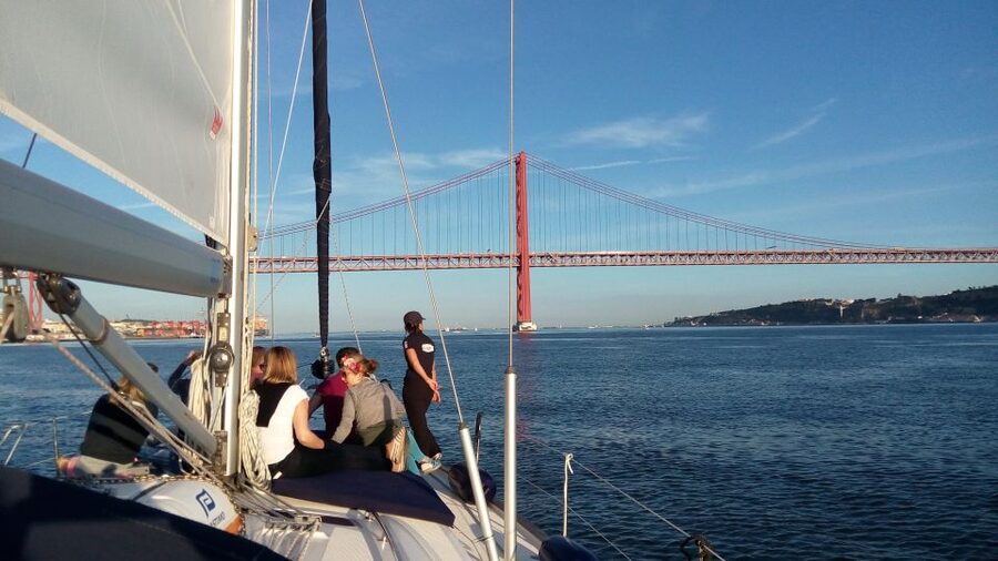 Lisbon: 2-Hour Sailing Yacht Cruise & Guided Tour w/2 drinks - Praça do Comércio from the Water: Rua Augusta Arch and a Post-Earthquake Rebuild
