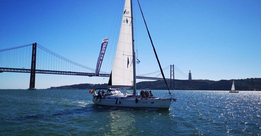 Lisbon: 2-Hour Sailing Yacht Cruise & Guided Tour w/2 drinks - Drink Included: How the Aperitif Fits the Cruise