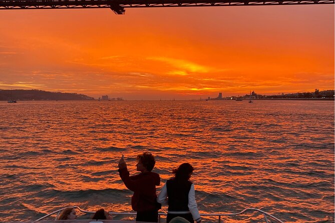 Lisbon: Catamaran Luxury Sunset and Wine Tour - Stop-by-stop: what you’ll see on the Tagus