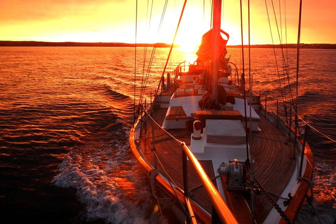 Lisbon: Daylight or Sunset on a Vintage Sailboat - Where you meet near the 25 de Abril Bridge (and how to avoid stress)