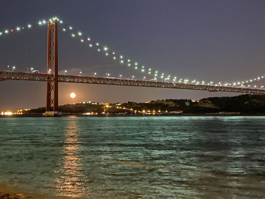 Lisbon: Luxury Sailboat Cruise at Night - FAQ