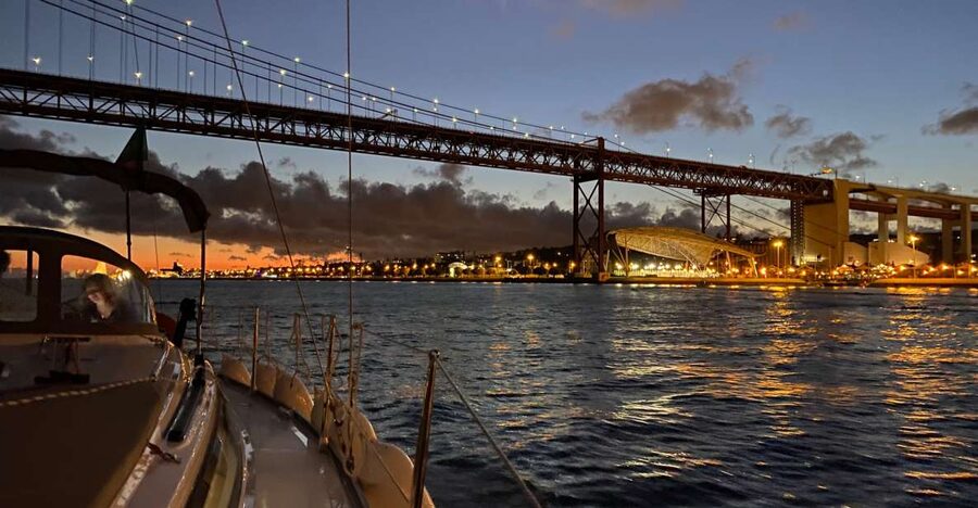 Lisbon: Luxury Sailboat Cruise at Night - Getting to Doca do Bom Sucesso: Meeting Point Door #3