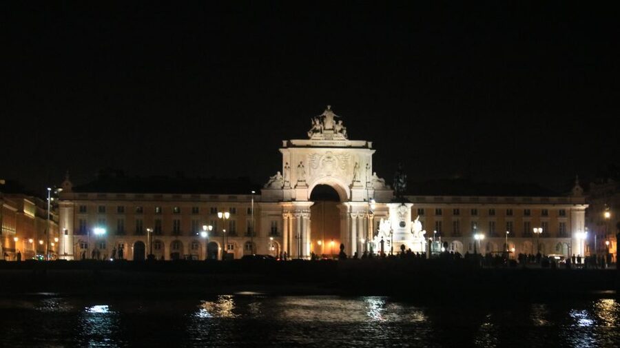 Lisbon: Luxury Sailboat Cruise at Night - Should You Book This Lisbon Night Sailboat Cruise?