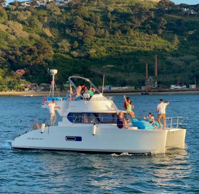 Lisbon: Private Luxury Catamaran Tour with Welcome Drink - Key highlights to know before you go