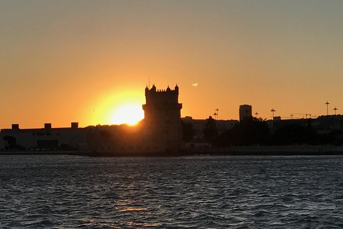 Lisbon River Sunset Sailing Cruise - Getting your bearings: a route built around key Lisbon landmarks