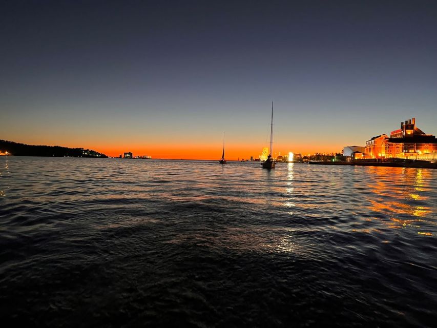 Lisbon: Sailboat Sunset Tour with a Drink - Porta 2, Doca de Alcântara: where to meet and how to avoid stress