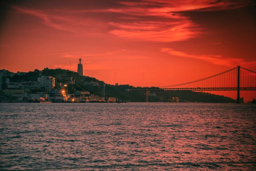 Lisbon: Sailboat Tour w/ Local Guide and Open Bar Green Wine - Finding the Boat Under the 25 de Abril Bridge (No Stress If You Plan Ahead)